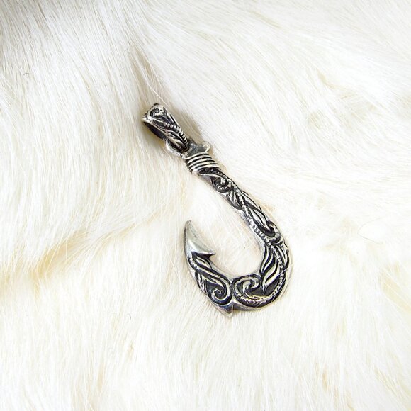 Solid 925 Sterling Silver Ornate Hawaiian Fish Hook Pendant - Fisherman Gift - Picture 4 of 9
